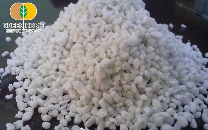 Đá Vermiculite giúp giá thể trồng thủy canh giữ nước và dinh dưỡng