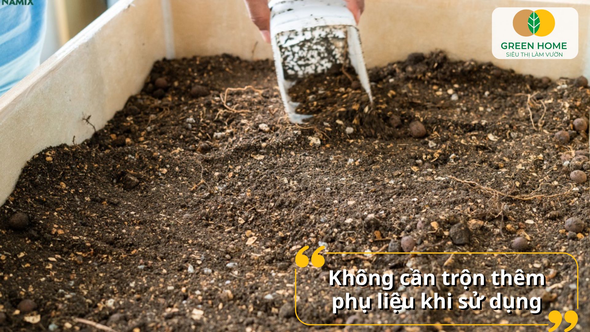 Đất trộn sẵn trồng cây có khả năng giữ ẩm tốt nhưng không gây úng rễ