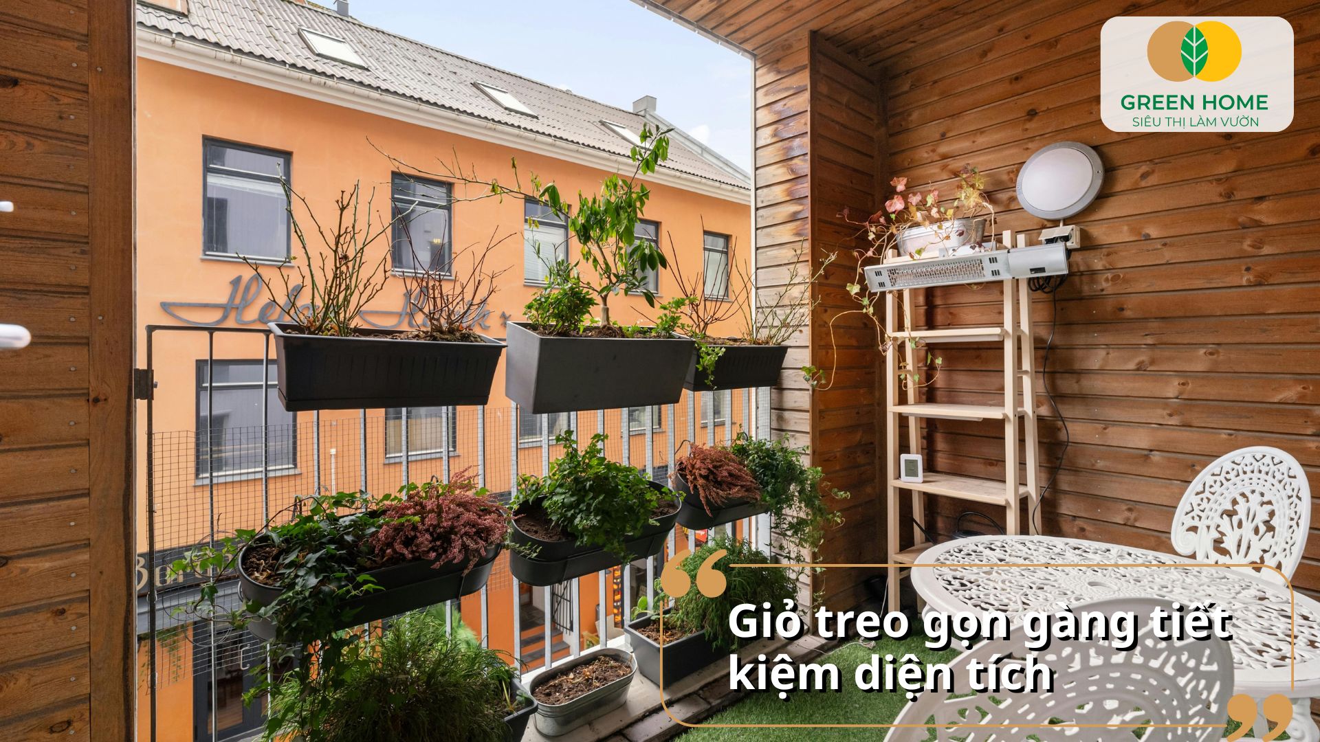 Trang trí xanh mát với giỏ treo ban công trồng hoa rực rỡ