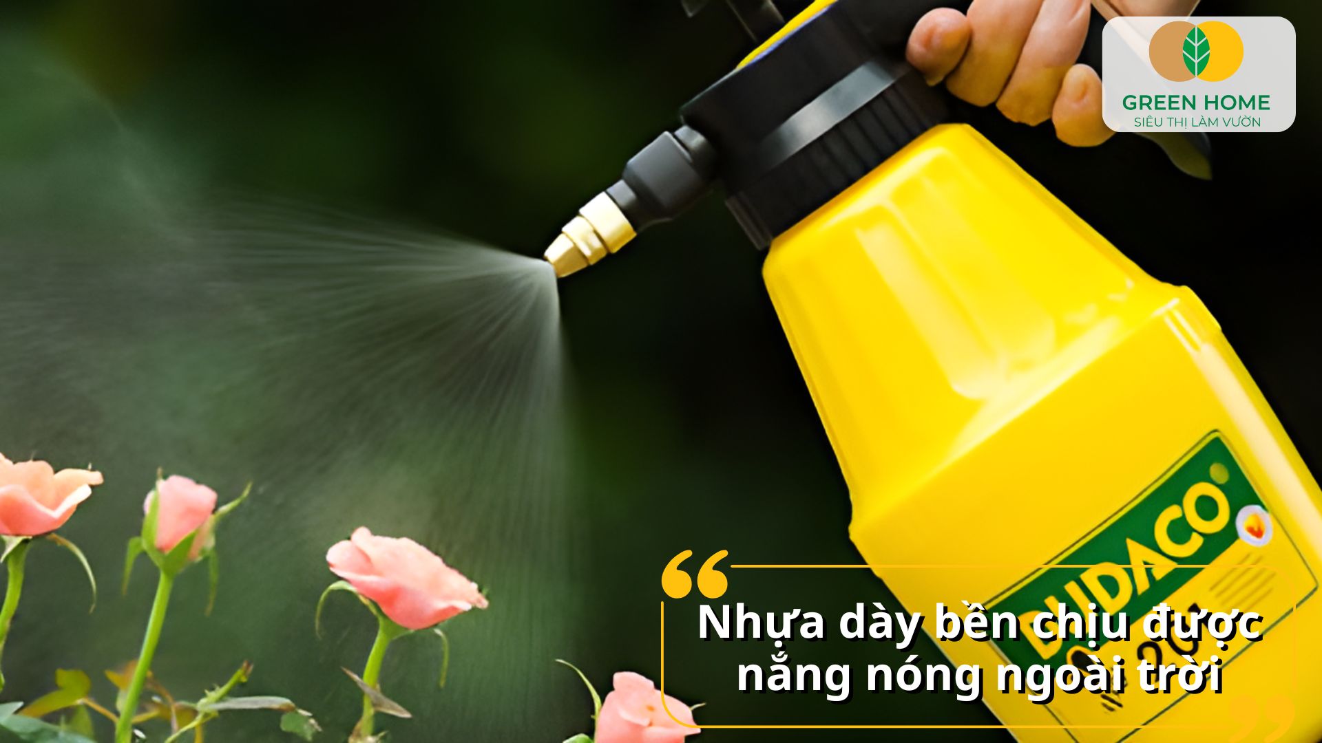 Tay cầm chắc chắn giúp bình tưới Dudaco dễ sử dụng cho mọi lứa tuổi