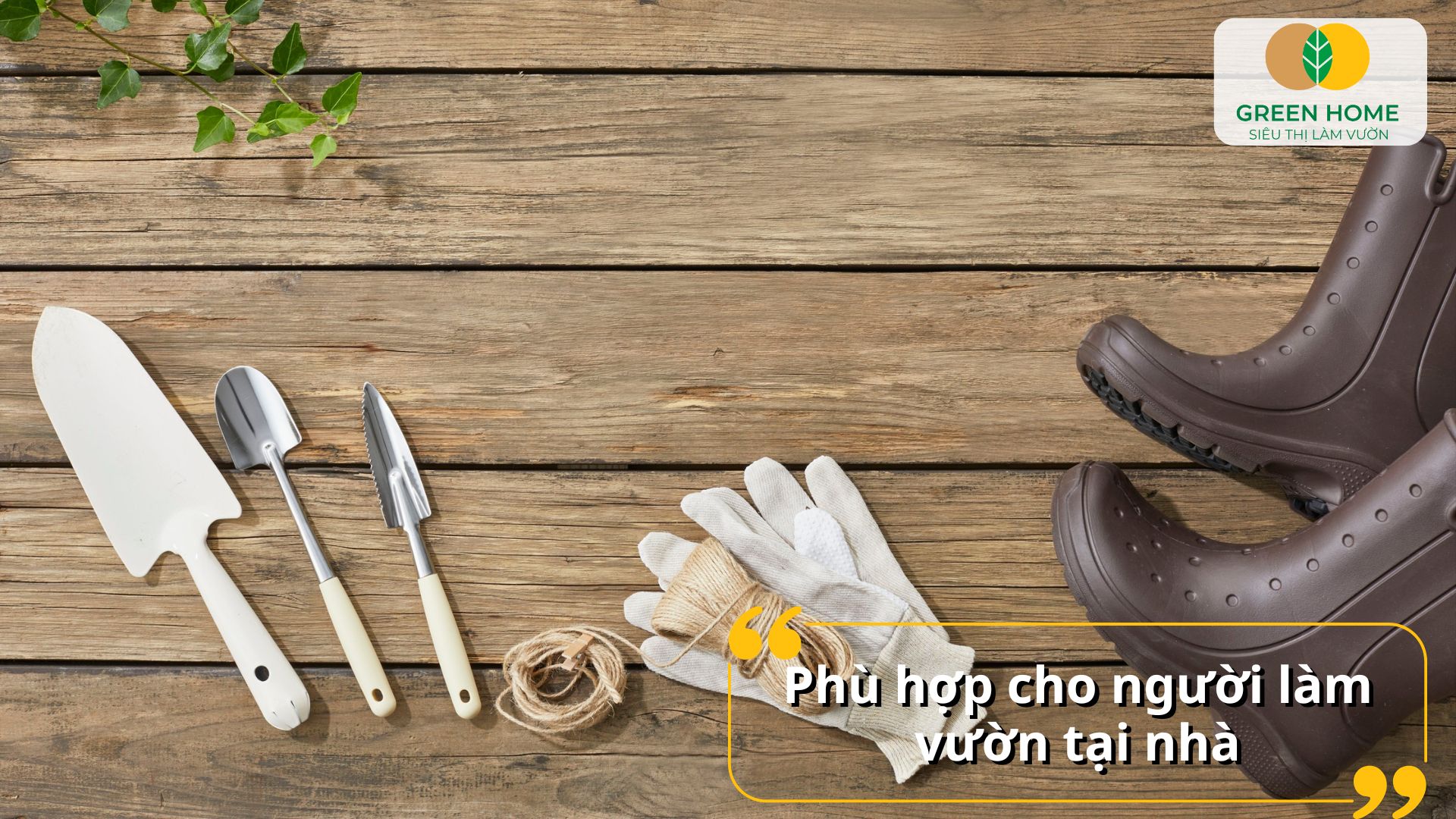 Một chiếc xẻng xúc đất cán gỗ đủ để chăm sóc cả khu vườn nhỏ