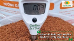 ách sử dụng bút đo EC để kiểm tra và nhận biết mụn xơ dừa đã được xử lý sạch chất chát mặn hay chưa.